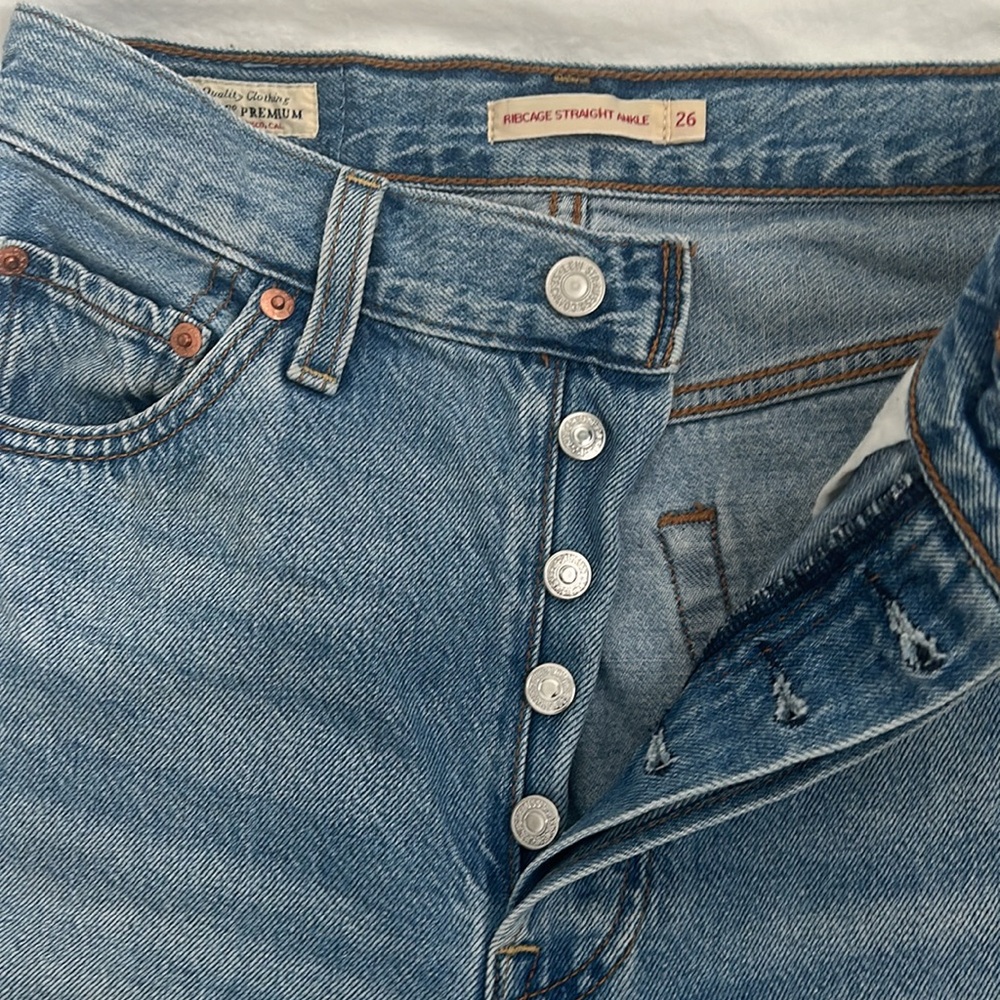 Levi’s ribcage jeans - Picture 3 of 6